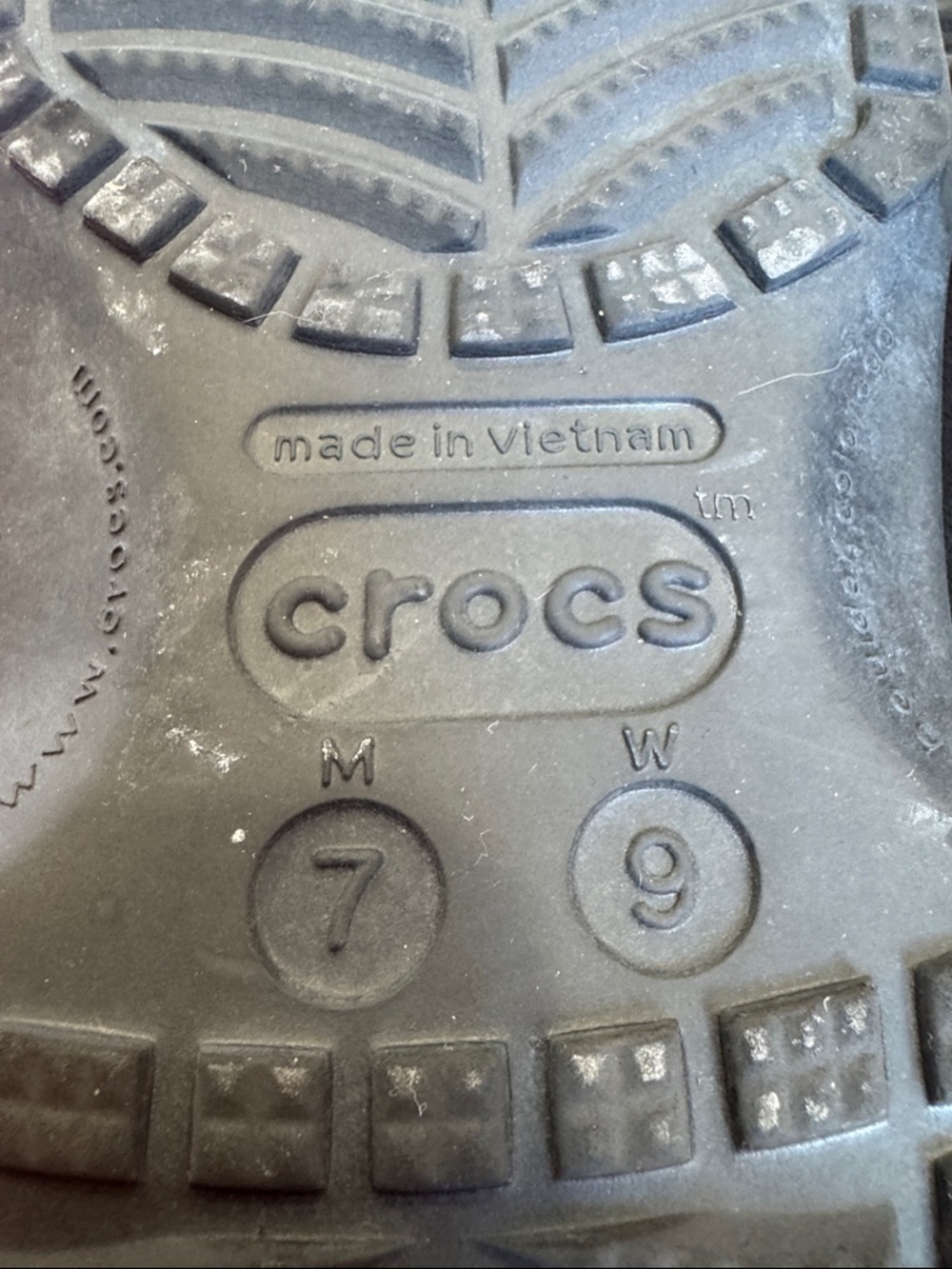 Crocs Classic Black Clogs - Picture 2 of 6